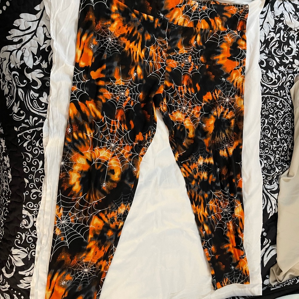 Halloween 🎃 No Boundaries Orange and Black Web
Leggings size 3x - Picture 2 of 3